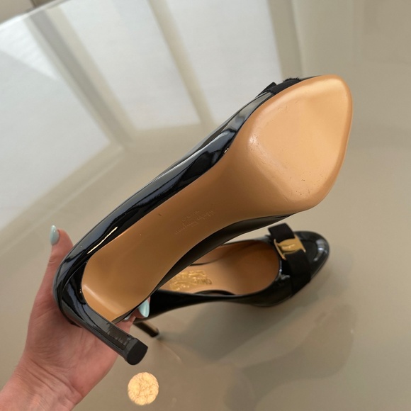 Pristine Ferragamo 39.5 Pimpa Pumps - Picture 3 of 3